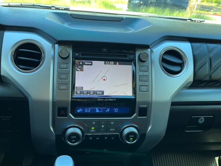 WHITE, 2017 TOYOTA TUNDRA Image 37