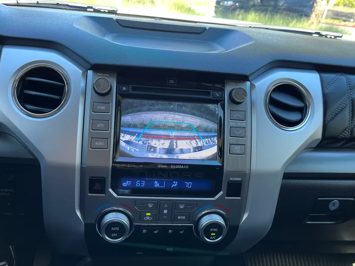 WHITE, 2017 TOYOTA TUNDRA Image 38