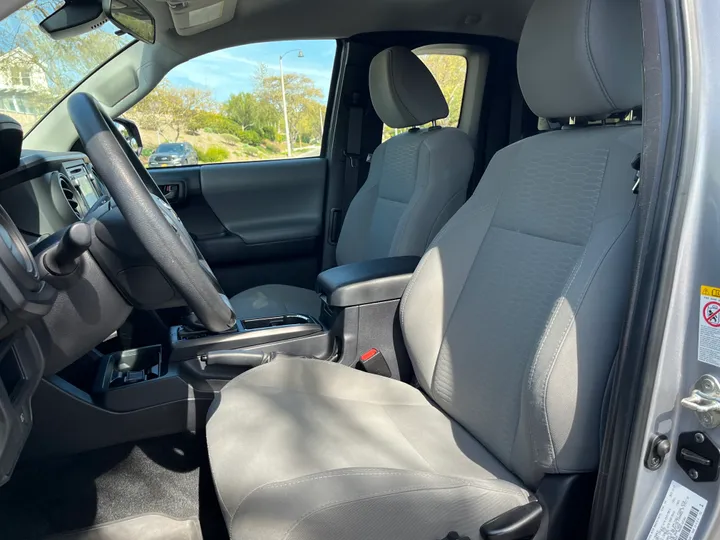 SILVER, 2018 TOYOTA TACOMA Image 19