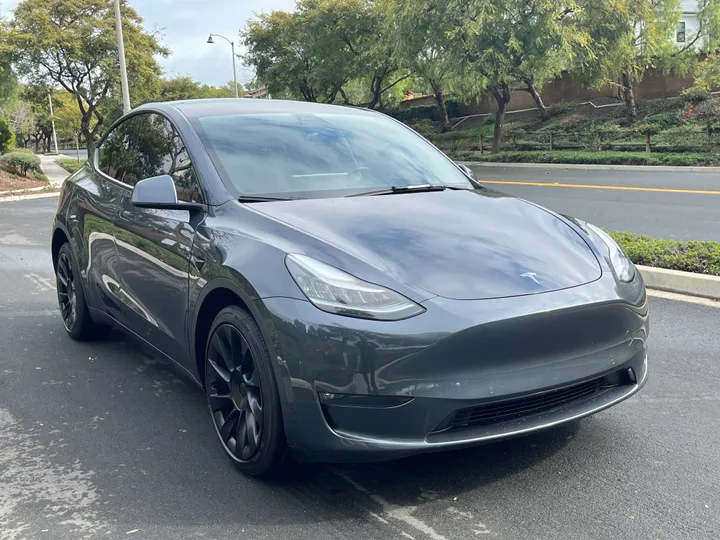 GRAY, 2021 TESLA MODEL Y Image 9