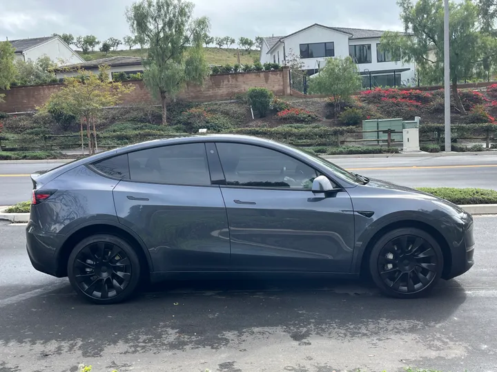 GRAY, 2021 TESLA MODEL Y Image 8