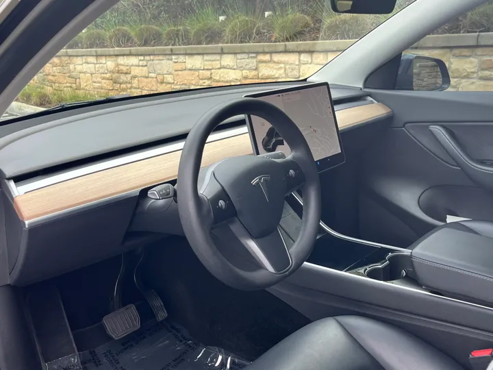 GRAY, 2021 TESLA MODEL Y Image 18