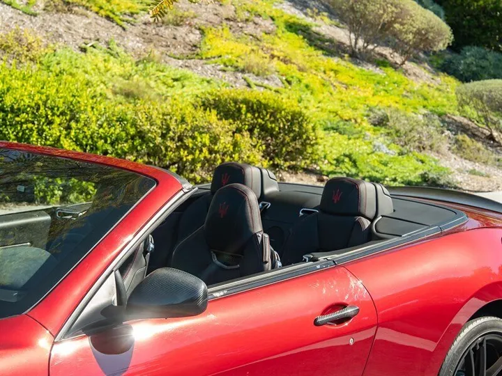 RED, 2017 MASERATI GRANTURISMO Image 11