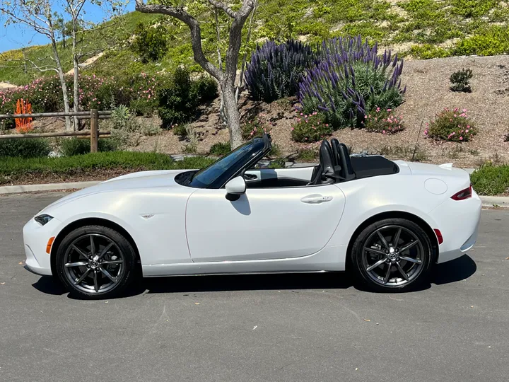 WHITE, 2016 MAZDA MX-5 MIATA Image 6