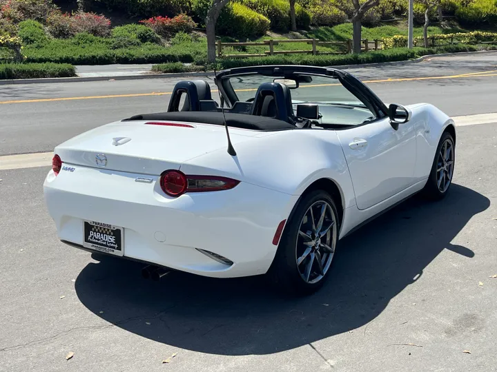 WHITE, 2016 MAZDA MX-5 MIATA Image 13