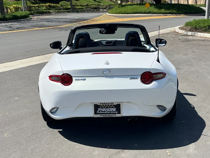 WHITE, 2016 MAZDA MX-5 MIATA Image 10