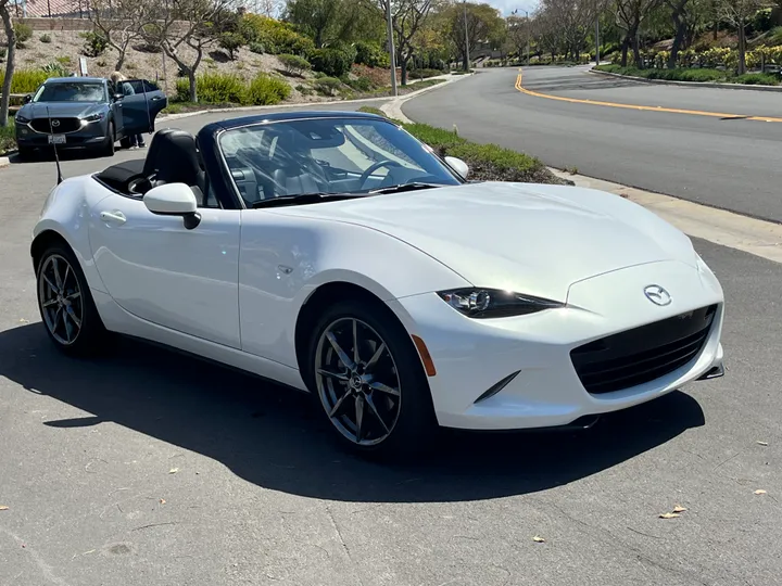 WHITE, 2016 MAZDA MX-5 MIATA Image 17