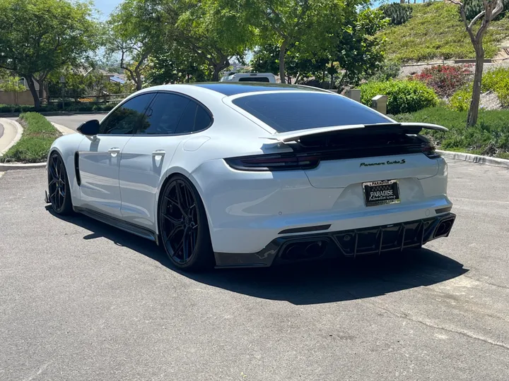 WHITE, 2018 PORSCHE PANAMERA Image 6