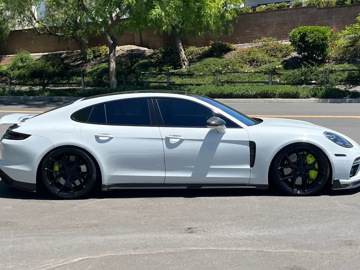 WHITE, 2018 PORSCHE PANAMERA Image 11