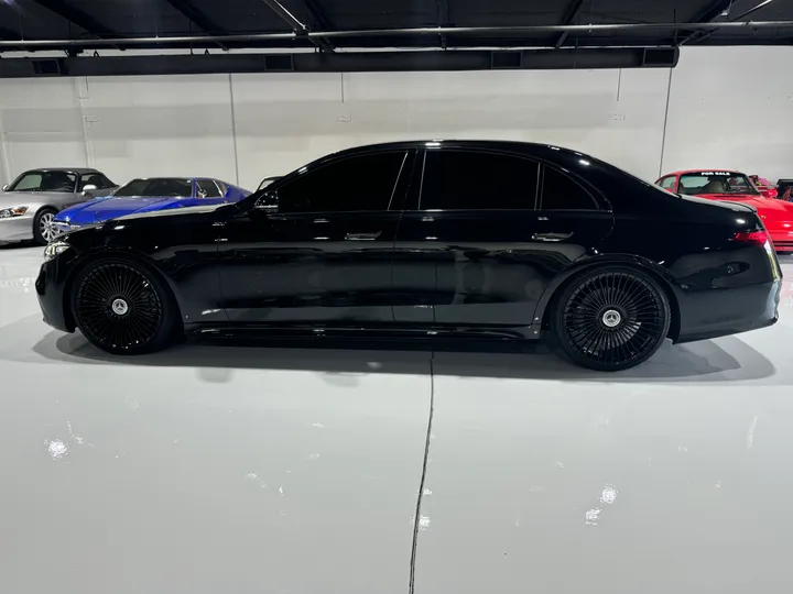 BLACK, 2022 MERCEDES-BENZ S-CLASS Image 5