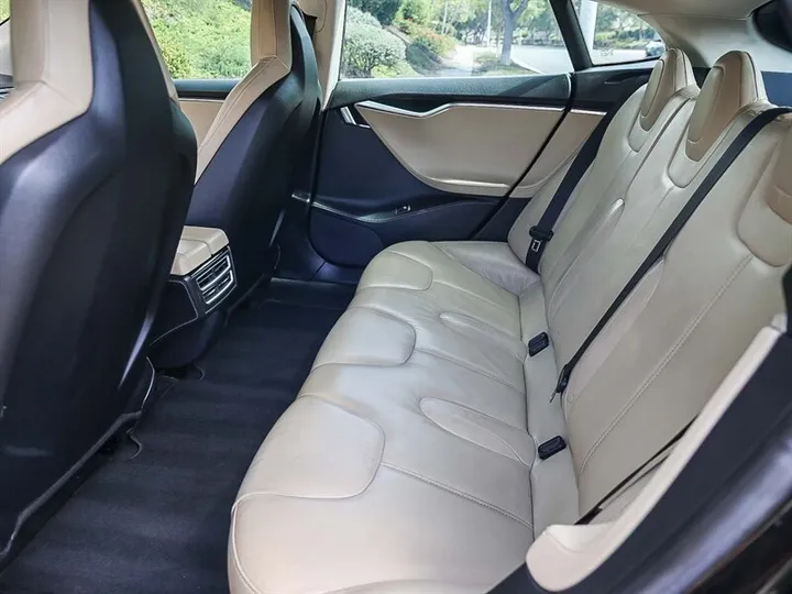 BLACK, 2013 TESLA MODEL S Image 20