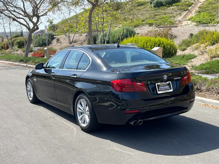 BLACK, 2015 BMW 5 SERIES Image 5