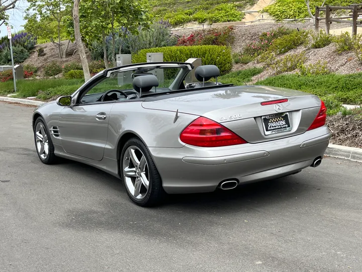 SILVER, 2005 MERCEDES-BENZ SL-CLASS Image 5