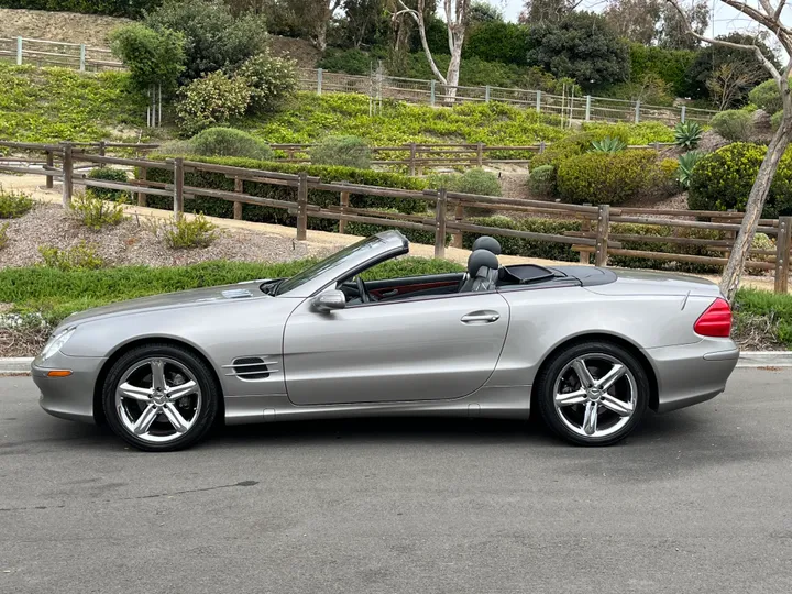 SILVER, 2005 MERCEDES-BENZ SL-CLASS Image 4