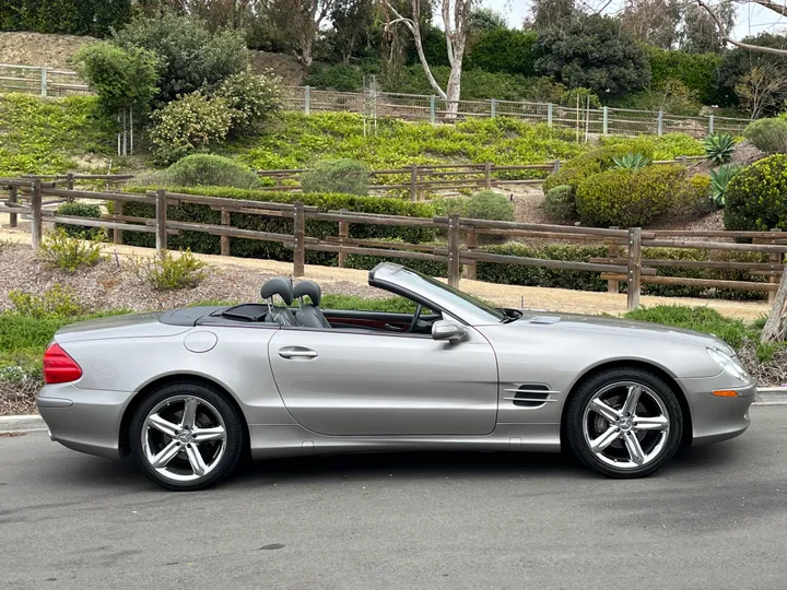 SILVER, 2005 MERCEDES-BENZ SL-CLASS Image 8