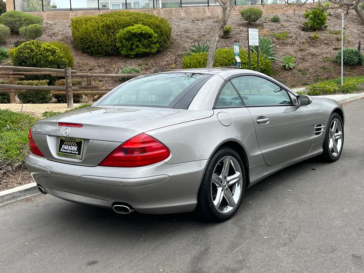 SILVER, 2005 MERCEDES-BENZ SL-CLASS Image 11