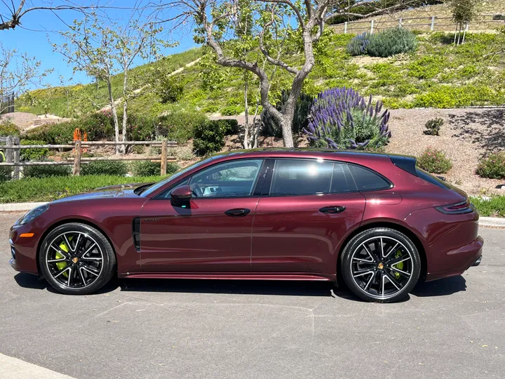 MAROON, 2018 PORSCHE PANAMERA Image 4