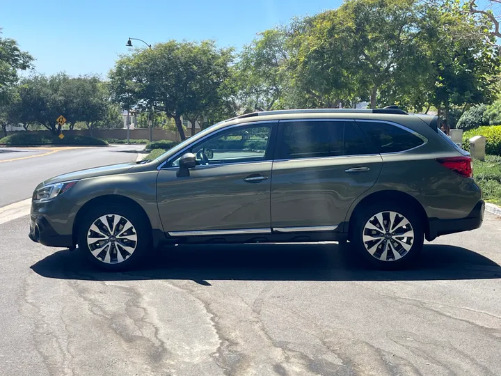 GREEN, 2019 SUBARU OUTBACK Image 4