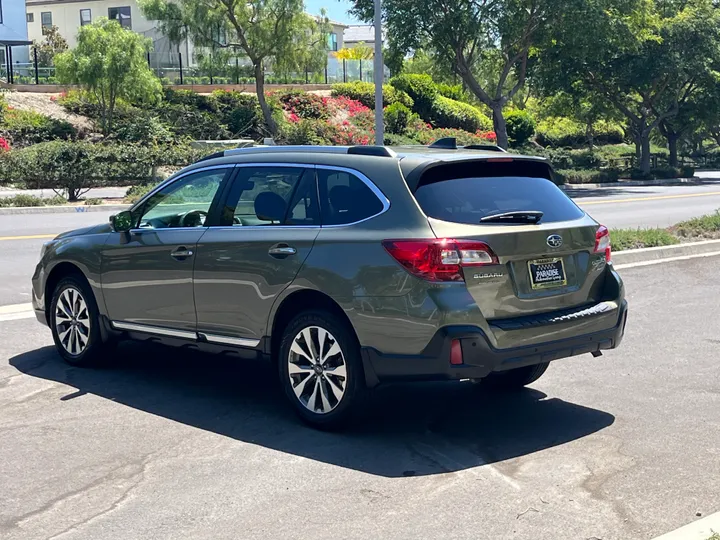 GREEN, 2019 SUBARU OUTBACK Image 5