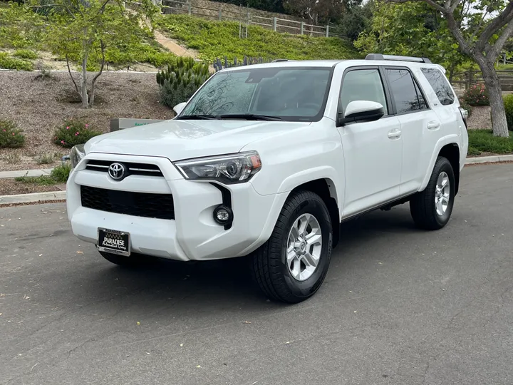 WHITE, 2022 TOYOTA 4RUNNER Image 3