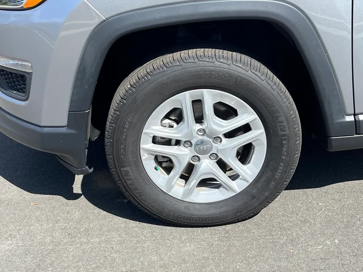 SILVER, 2019 JEEP COMPASS Image 10