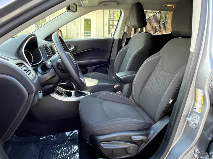 SILVER, 2019 JEEP COMPASS Image 17