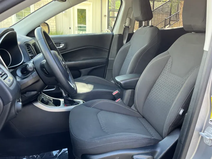 SILVER, 2019 JEEP COMPASS Image 22