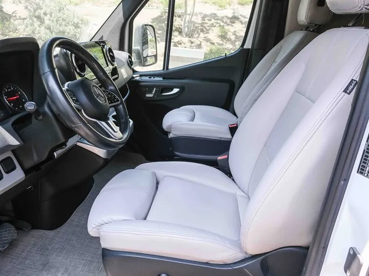 BLACK, 2020 MERCEDES-BENZ SPRINTER Image 36