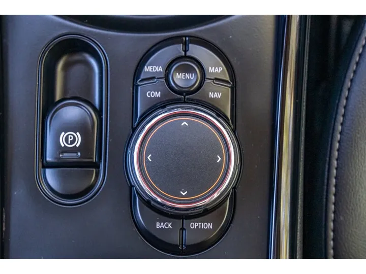BLACK, 2019 MINI CLUBMAN Image 17