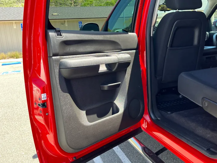 RED, 2014 CHEVROLET SILVERADO 2500HD Image 13