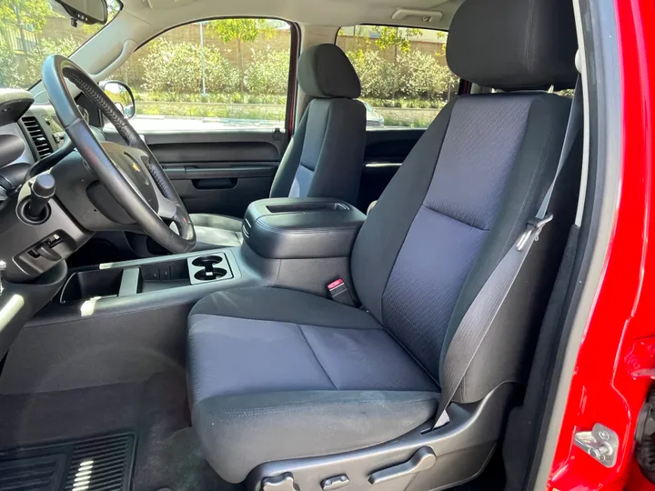 RED, 2014 CHEVROLET SILVERADO 2500HD Image 23