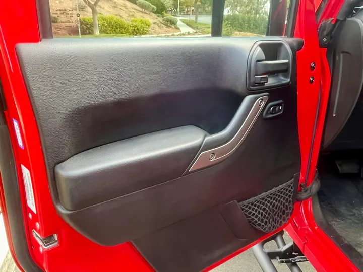 RED, 2016 JEEP WRANGLER UNLIMITED Image 18