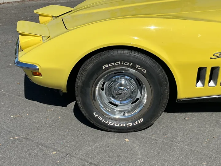 YELLOW, 1969 CHEVROLET CORVETTE Image 10