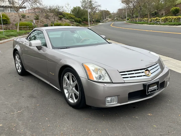 SILVER, 2005 CADILLAC XLR Image 9