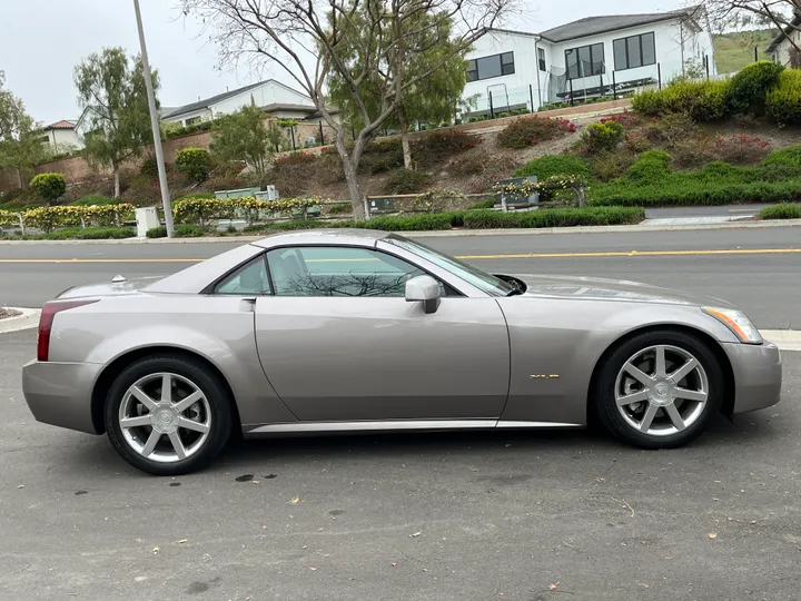 SILVER, 2005 CADILLAC XLR Image 8