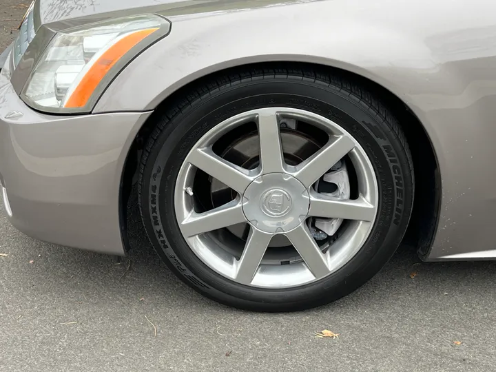 SILVER, 2005 CADILLAC XLR Image 12