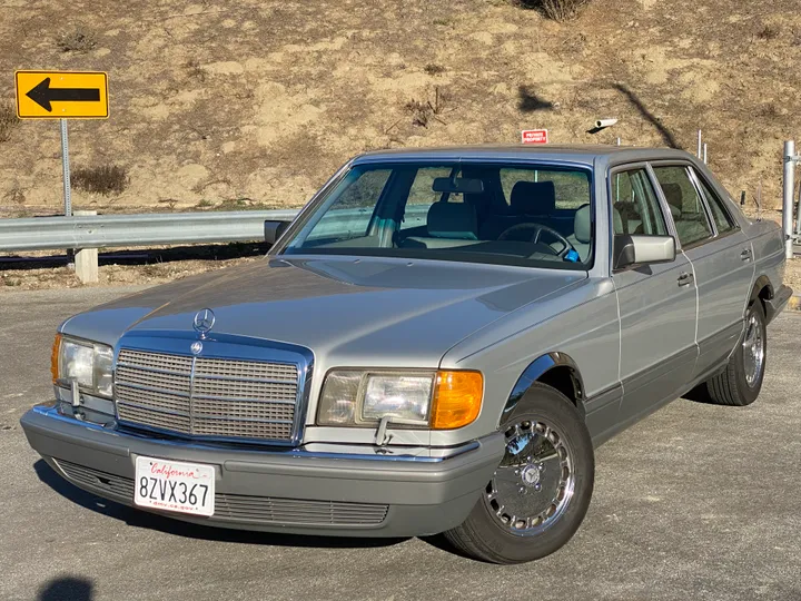 SILVER, 1987 MERCEDES-BENZ 420-CLASS Image 2