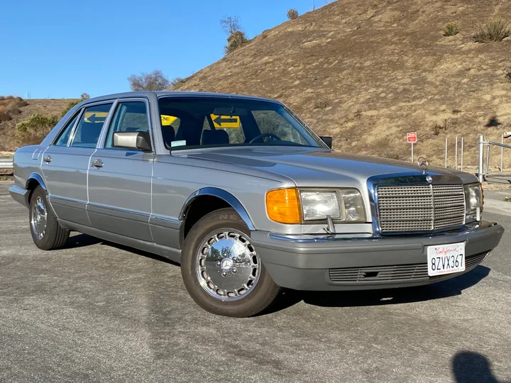 SILVER, 1987 MERCEDES-BENZ 420-CLASS Image 4