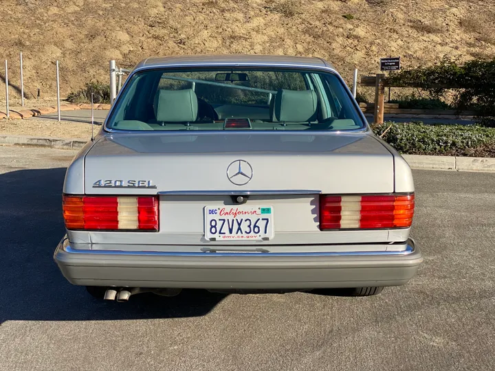 SILVER, 1987 MERCEDES-BENZ 420-CLASS Image 8