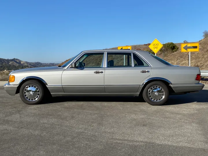 SILVER, 1987 MERCEDES-BENZ 420-CLASS Image 10