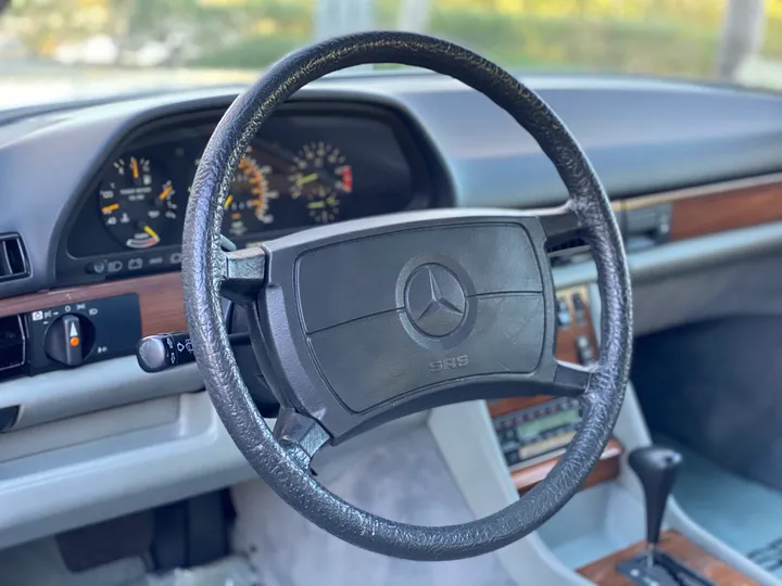 SILVER, 1987 MERCEDES-BENZ 420-CLASS Image 15