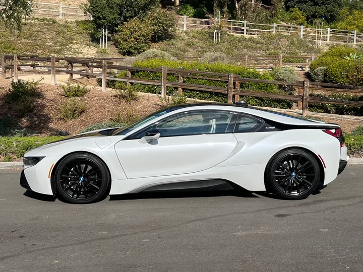 WHITE, 2020 BMW I8 Image 5