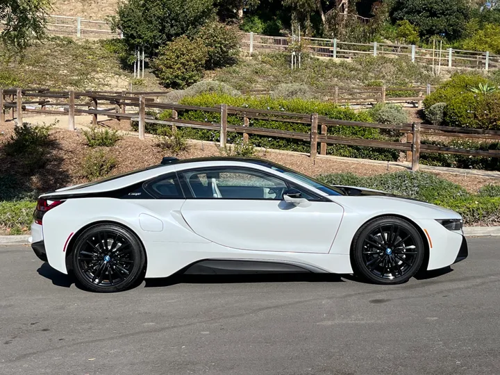 WHITE, 2020 BMW I8 Image 9