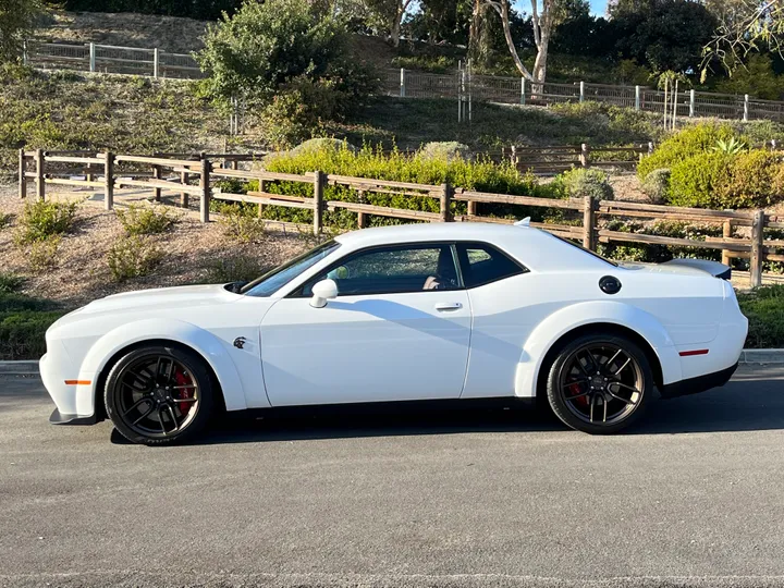 WHITE, 2023 DODGE CHALLENGER Image 4