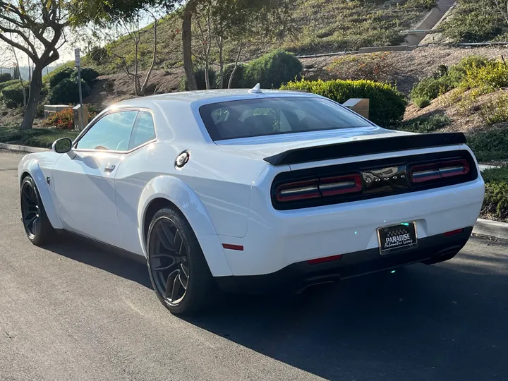 WHITE, 2023 DODGE CHALLENGER Image 5