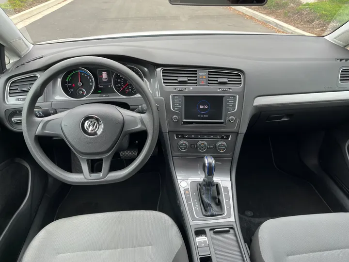 WHITE, 2016 VOLKSWAGEN E-GOLF Image 17