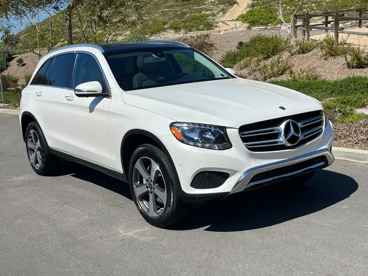 WHITE, 2018 MERCEDES-BENZ GLC Image 9