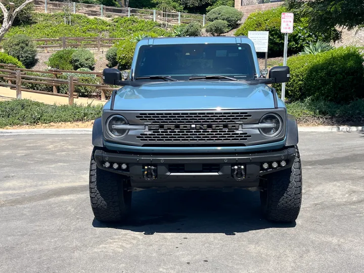 BLUE, 2021 FORD BRONCO Image 3