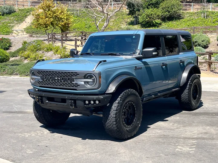 BLUE, 2021 FORD BRONCO Image 4