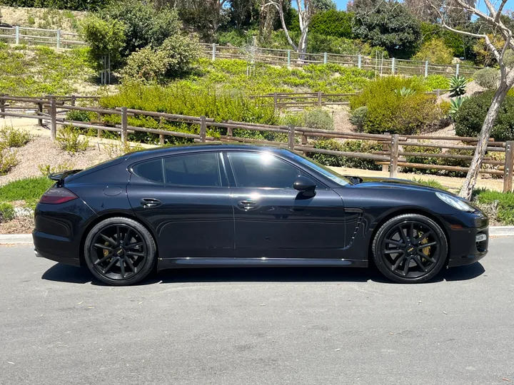 BLACK, 2011 PORSCHE PANAMERA Image 4